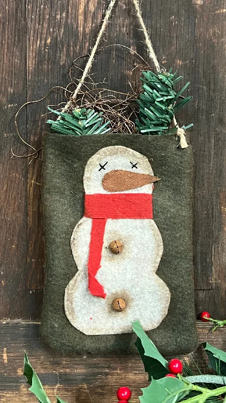 DAT-31 Snowman Hanging Wool Bag with faux greens