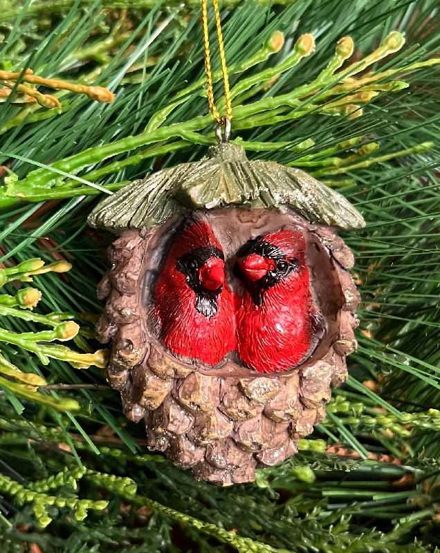 STH-04 Resin Cardinals in Pinecone Ornament