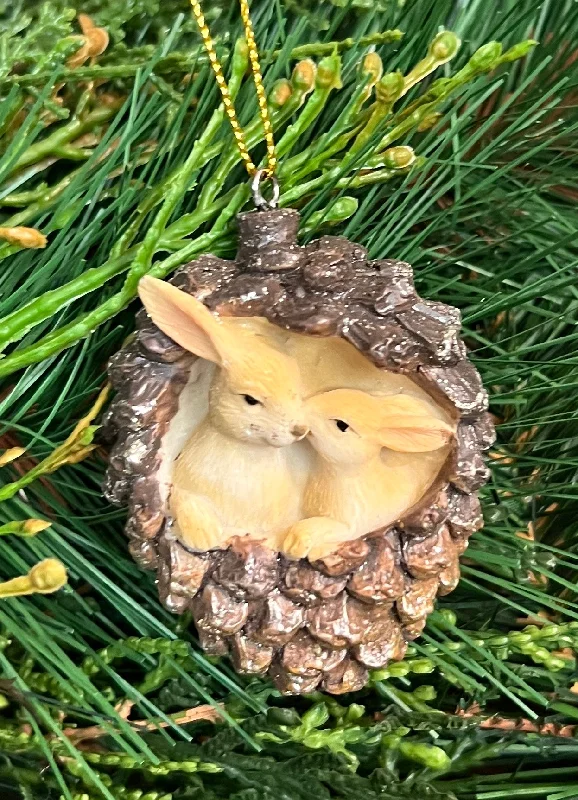 STH-05 Resin Bunnies in Pinecone Ornament