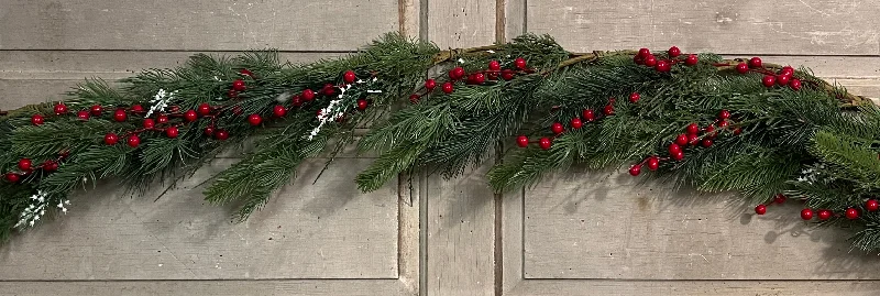 WI-25 Faux Pine & Red Berries Garland