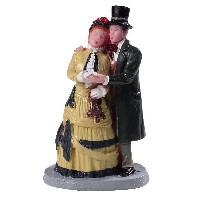 Lemax Caddington Village Figurine: Dickens Couple #92772